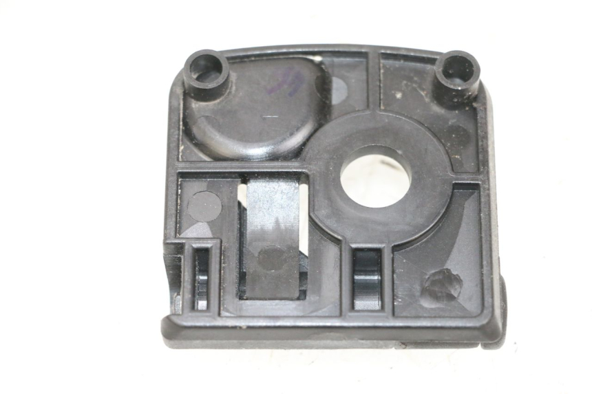 photo de BAG HOOK YAMAHA NEO'S CORE 1 (2022 - 2026) - Zoom on usage condition