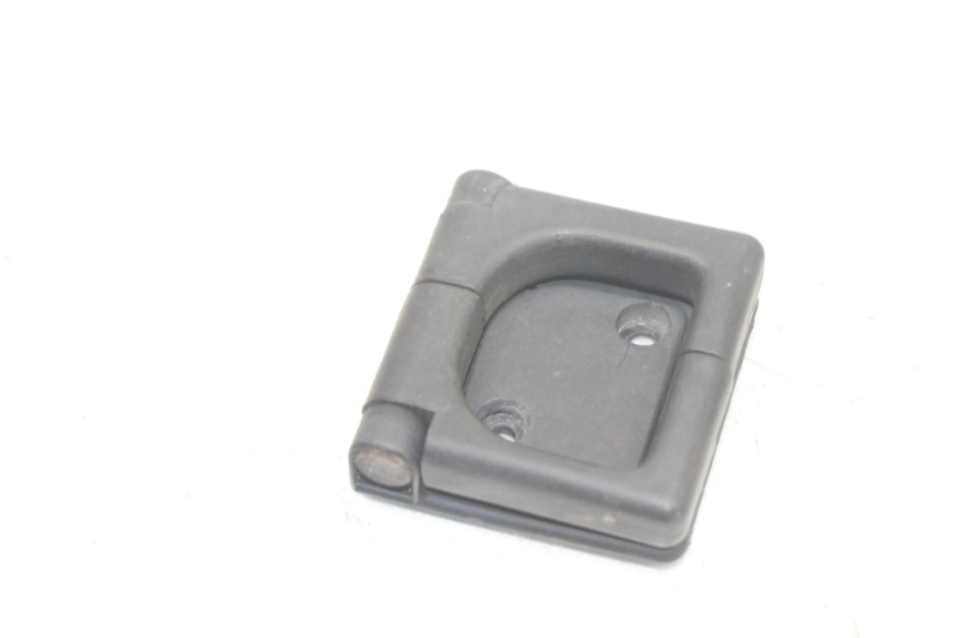 photo de LUGGAGE HOOK PEUGEOT SATELIS COMPRESSOR K15 125 (2006 - 2009) - Zoom on usage condition