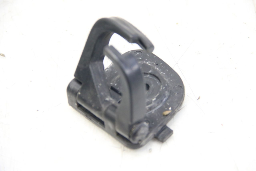 photo de LUGGAGE HOOK JM MOTORS SANTANA 50 (2014 - 2023) - Component detail