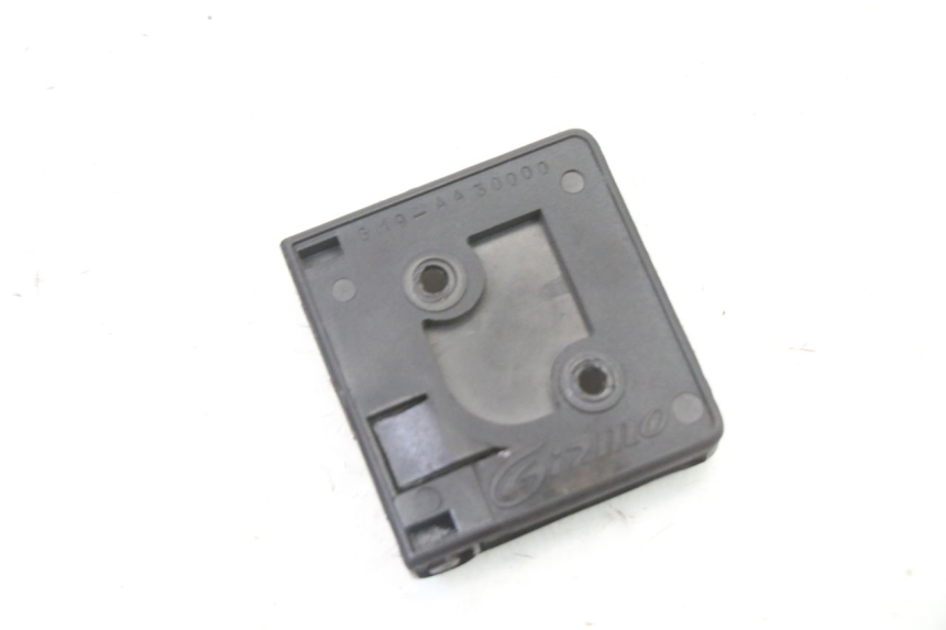 photo de LUGGAGE HOOK PEUGEOT SATELIS COMPRESSOR K15 125 (2006 - 2009) - Alternative perspective