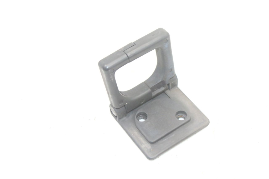 photo de BAG HOOK PEUGEOT SATELIS 125 (2013 - 2018) - Zoom on usage condition