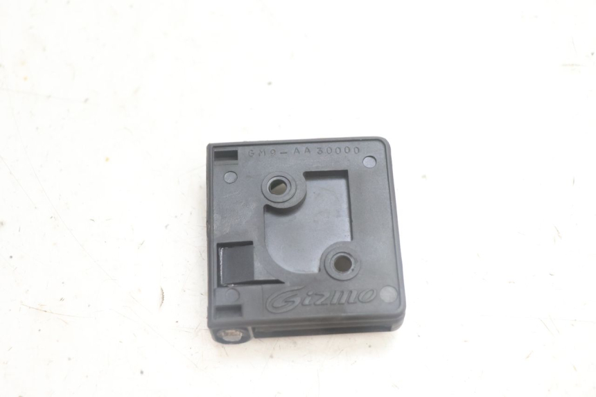 photo de BAG HOOK PEUGEOT SATELIS 125 (2013 - 2018) - Zoom on usage condition