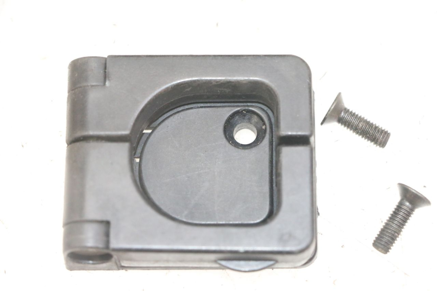 photo de LUGGAGE HOOK PEUGEOT VIVACITY NEW 4T 50 (2008 - 2017) - Zoom on usage condition