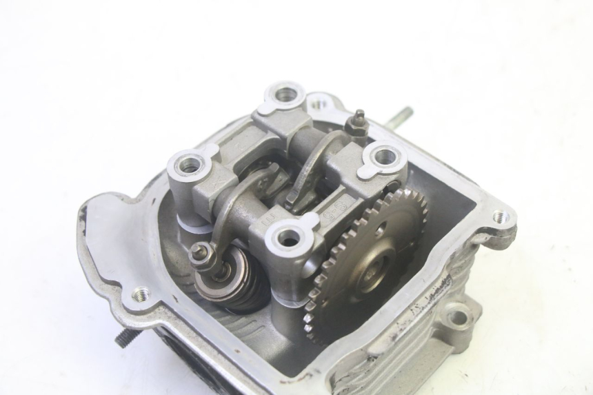 photo de CYLINDER HEAD KYMCO AGILITY 16+ 4T 50 (2018 - 2023) - Zoom on usage condition