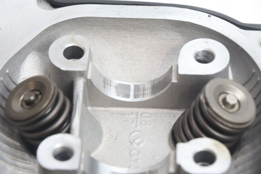 photo de CYLINDER HEAD KYMCO AGILITY 16+ 4T 50 (2018 - 2023) - Alternative perspective