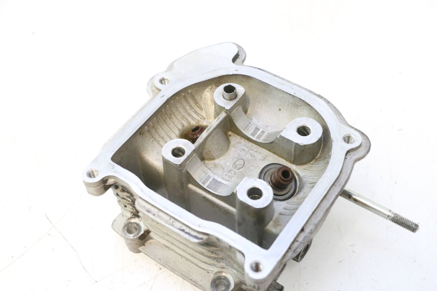 photo de CYLINDER HEAD KYMCO AGILITY 4T 50 (2018 - 2022) - Alternative perspective
