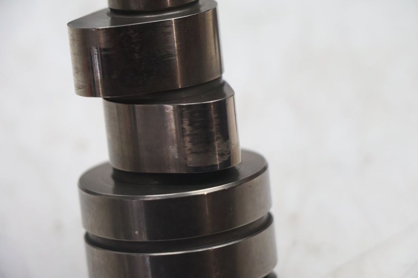 photo de REAR CYLINDER HEAD GILERA GP 800 (2007 - 2013) - Alternative angle
