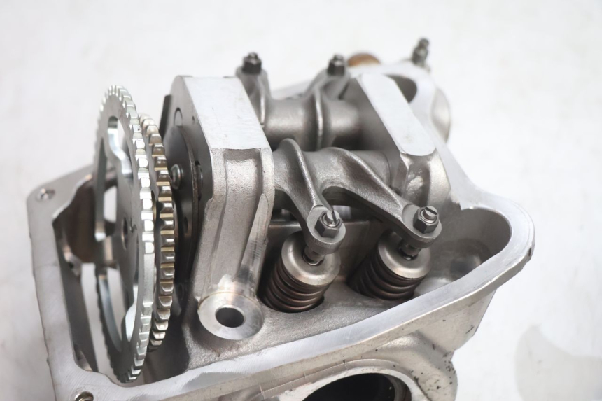 photo de REAR CYLINDER HEAD GILERA GP 800 (2007 - 2013) - Alternative perspective
