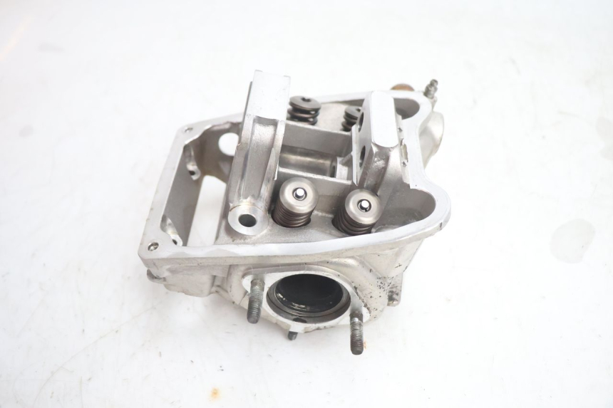 photo de REAR CYLINDER HEAD GILERA GP 800 (2007 - 2013) - Fixing points details