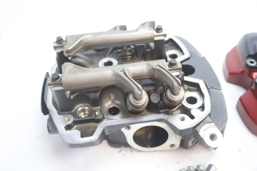 photo de REAR CYLINDER HEAD HARLEY DAVIDSON ROAD GLIDE FLTRXSE 1920 (2018 - 2022) - Zoom on usage condition