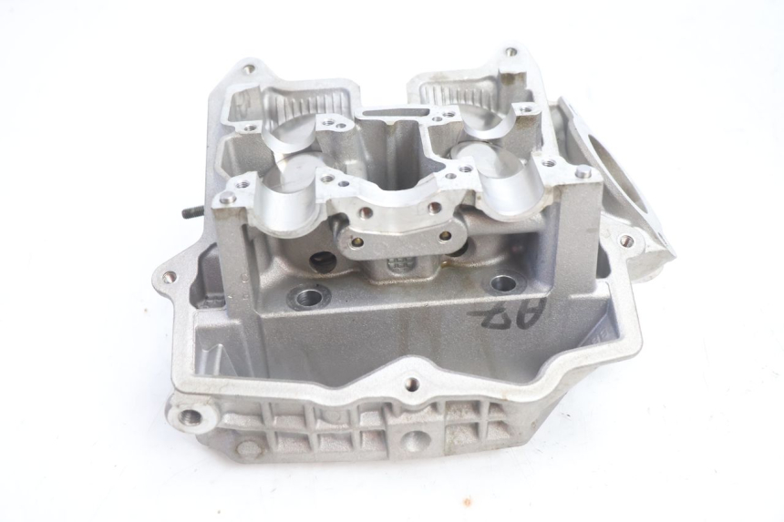 photo de REAR CYLINDER HEAD CAN-AM SPYDER RS 1000 (2008 - 2012) - Spare part profile view