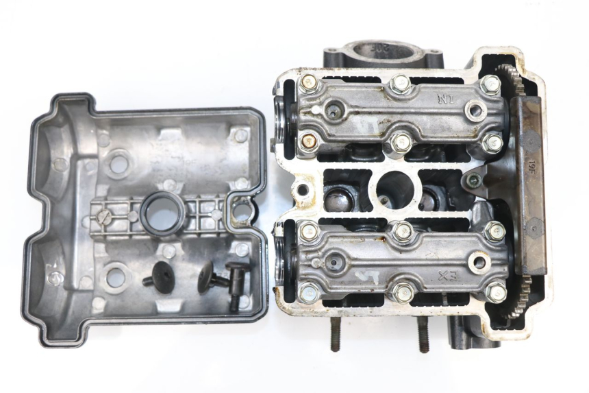 photo de REAR CYLINDER HEAD SUZUKI SV N 650 (1999 - 2002) - Fixing points details