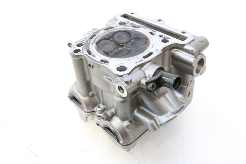 photo de REAR CYLINDER HEAD SUZUKI SV S 650 (1999 - 2002) - Alternative perspective