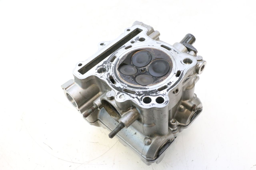photo de REAR CYLINDER HEAD SUZUKI SV S 650 (1999 - 2002) - Surface and material condition