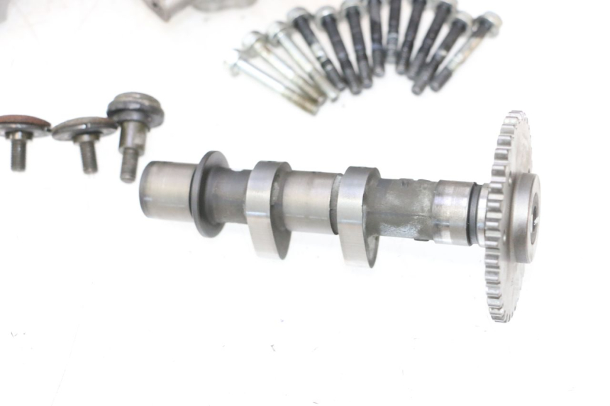 photo de REAR CYLINDER HEAD SUZUKI SV S 650 (2003 - 2009) - Detailed visual inspection