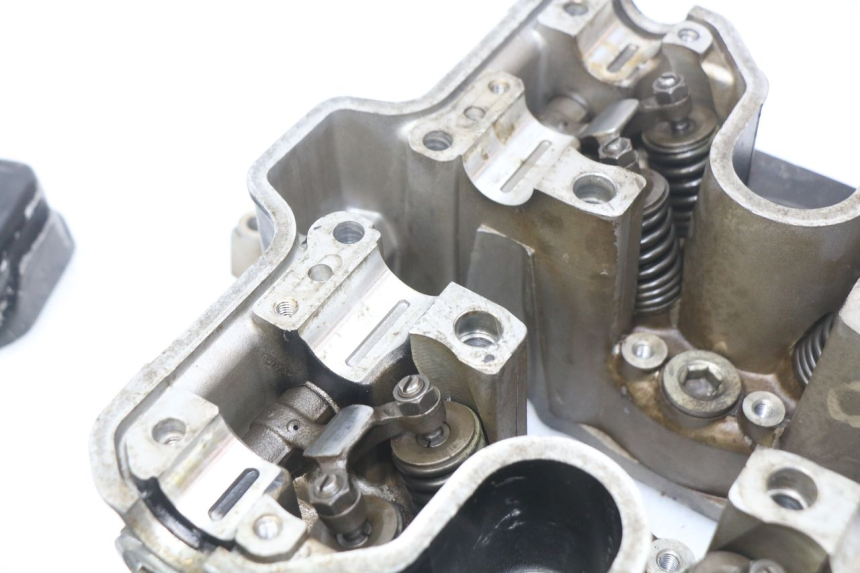 photo de REAR CYLINDER HEAD HONDA VF 1000 (1984 - 1988) - Alternative perspective