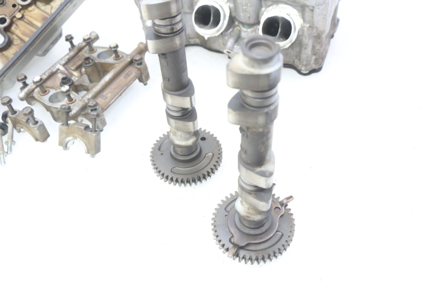 photo de REAR CYLINDER HEAD HONDA VFR FI RC46 800 (1998 - 2001) - Alternative angle