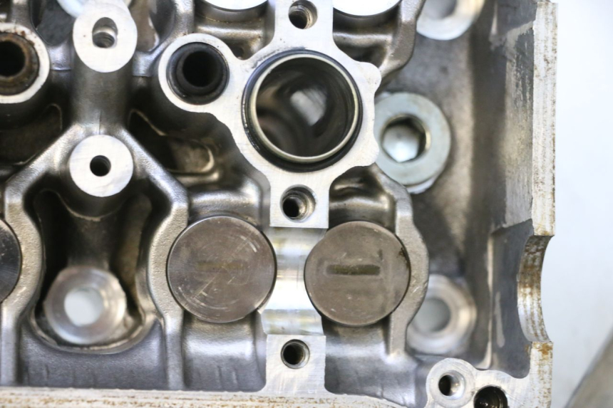 photo de REAR CYLINDER HEAD HONDA VFR FI RC46 800 (1998 - 2001) - Distinctive features