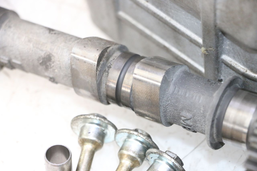 photo de REAR CYLINDER HEAD HONDA VFR FI RC46 800 (1998 - 2001) - Alternative perspective