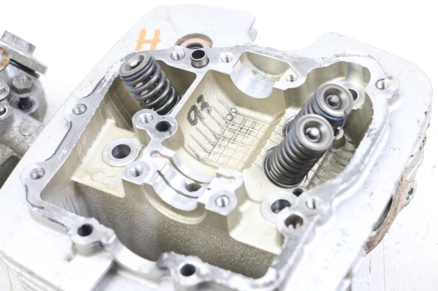 photo de REAR CYLINDER HEAD SUZUKI VL INTRUDER 125 (2004 - 2007) - Main view