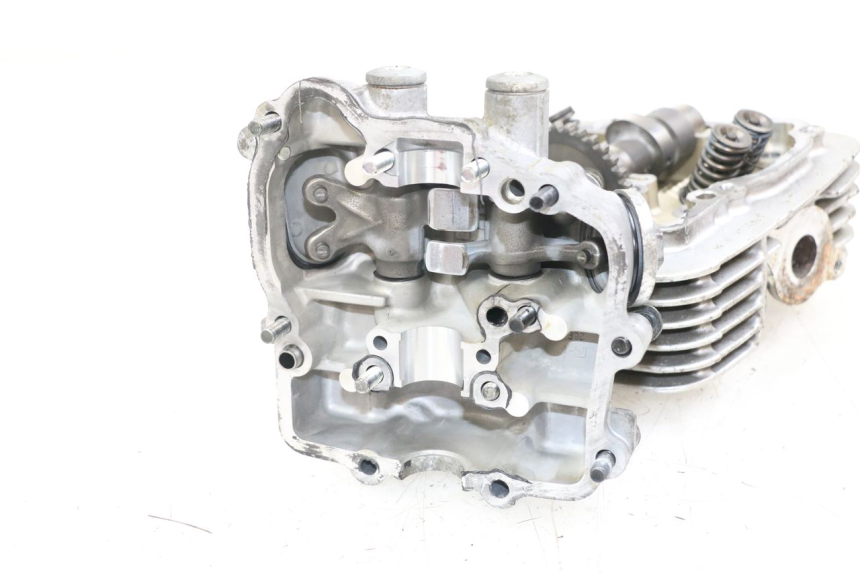 photo de REAR CYLINDER HEAD SUZUKI VL INTRUDER 125 (2004 - 2007) - Surface and material condition