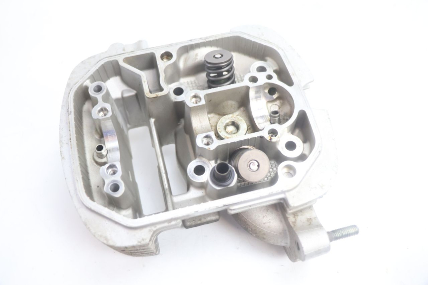 photo de REAR CYLINDER HEAD HONDA XLV VARADERO 125 (2007 - 2012) - High-resolution close-up