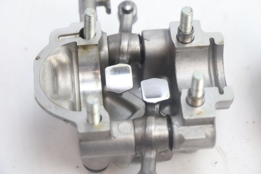 photo de REAR CYLINDER HEAD HONDA XLV VARADERO 125 (2007 - 2012) - Alternative perspective