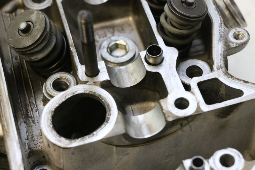photo de REAR CYLINDER HEAD HONDA XRV AFRICA TWIN 750 (1990 - 1992) - Used quality zoom