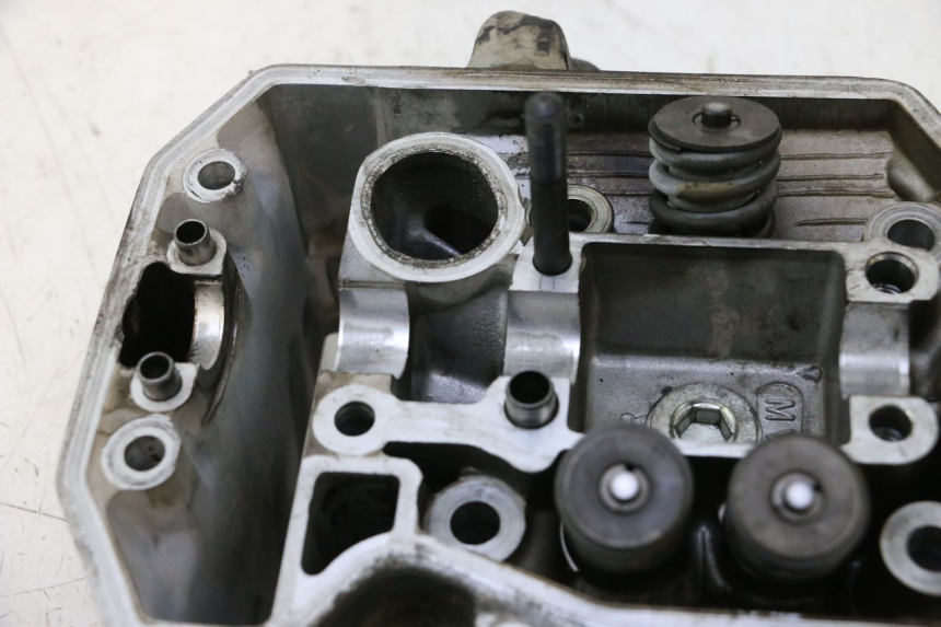 photo de REAR CYLINDER HEAD HONDA XRV AFRICA TWIN 750 (1990 - 1992) - Spare part profile view