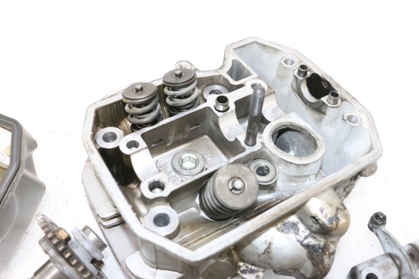 photo de REAR CYLINDER HEAD HONDA XRV AFRICA TWIN 750 (1990 - 1992) - Zoom on usage condition