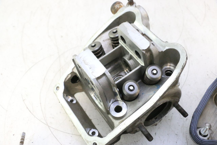 photo de FRONT CYLINDER HEAD GILERA GP 800 (2007 - 2013) - Supplementary product photo