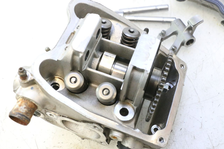 photo de FRONT CYLINDER HEAD GILERA GP 800 (2007 - 2013) - Focus on structure