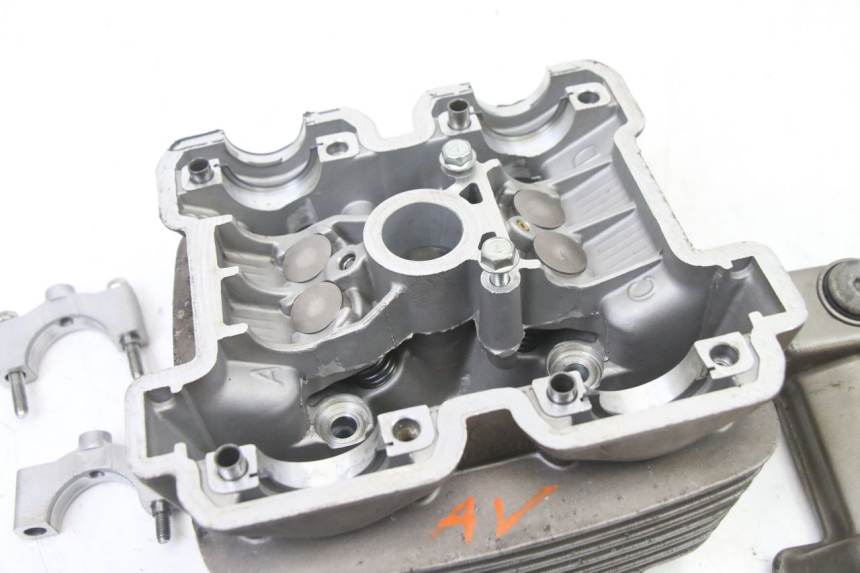 photo de FRONT CYLINDER HEAD HYOSUNG GTR 125 (2006 - 2008) - Component detail