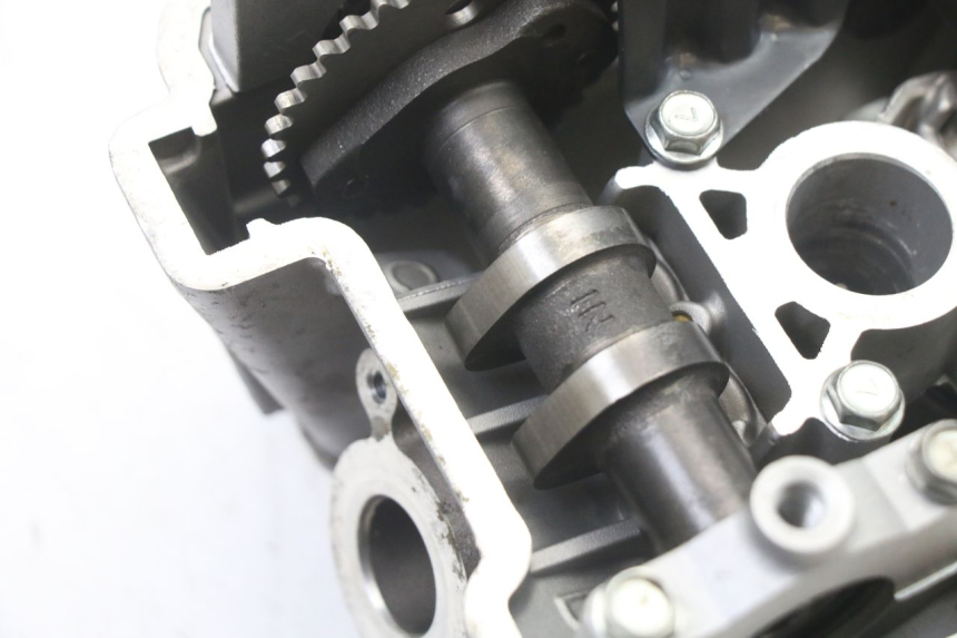 photo de FRONT CYLINDER HEAD HYOSUNG GTR 125 (2006 - 2008) - Detailed visual inspection