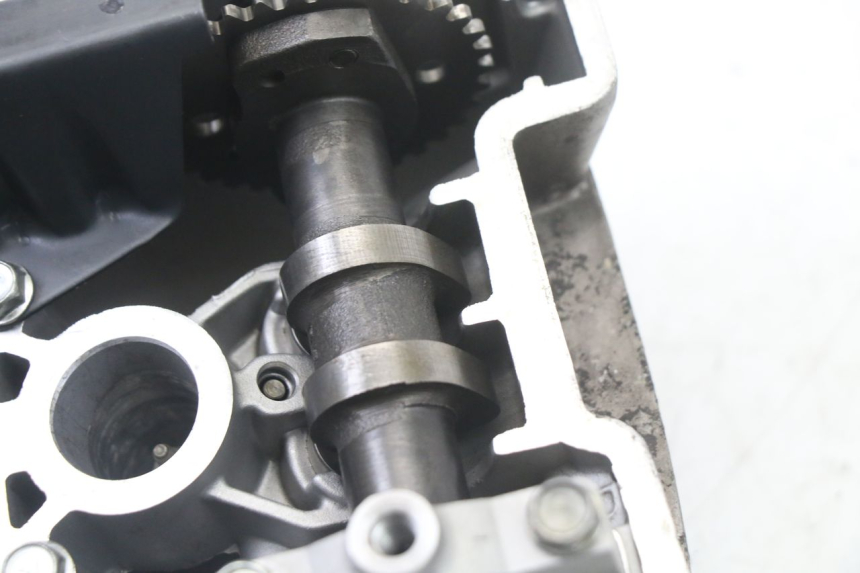 photo de FRONT CYLINDER HEAD HYOSUNG GTR 125 (2006 - 2008) - Focus on structure