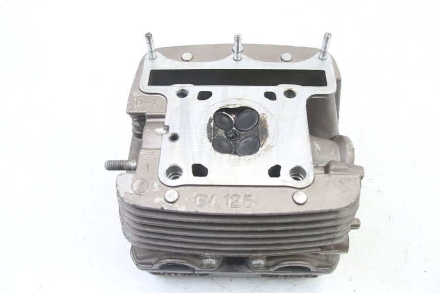 photo de FRONT CYLINDER HEAD HYOSUNG GTR 125 (2006 - 2008) - Alternative perspective