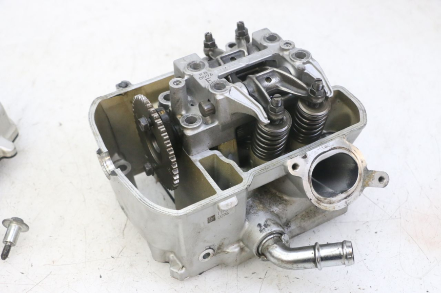 photo de FRONT CYLINDER HEAD HONDA NTV DEAUVILLE ABS 700 (2007 - 2016) - Detailed visual inspection