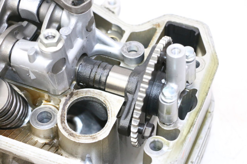 photo de FRONT CYLINDER HEAD HONDA NTV DEAUVILLE 650 (2001 - 2006) - Alternative angle