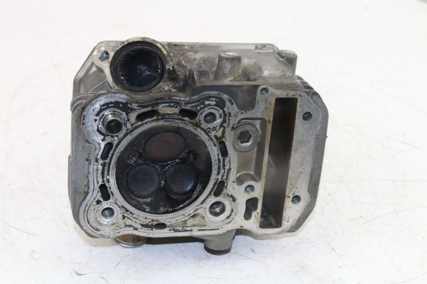 photo de FRONT CYLINDER HEAD HONDA NTV REVERSE 650 (1988 - 1988) - Additional view of the item