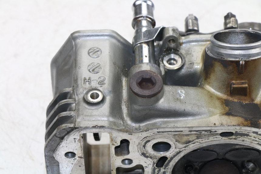 photo de FRONT CYLINDER HEAD HONDA NTV REVERSE 650 (1988 - 1988) - Fixing points details