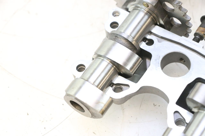 photo de FRONT CYLINDER HEAD CAN-AM SPYDER RS 1000 (2008 - 2012) - Detailed visual inspection