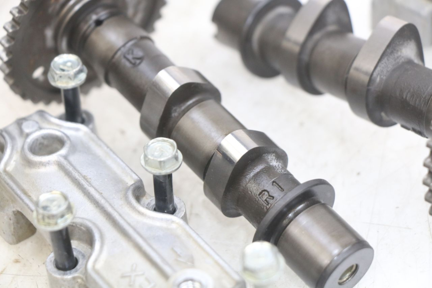 photo de FRONT CYLINDER HEAD SUZUKI SV N 650 (1999 - 2002) - Alternative angle