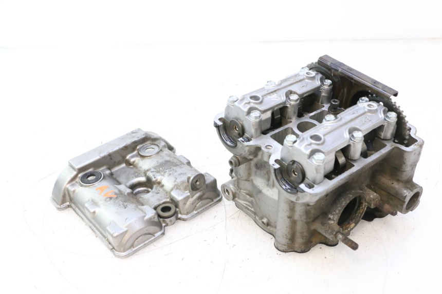 photo de FRONT CYLINDER HEAD SUZUKI SV S 650 (1999 - 2002) - Additional view of the item