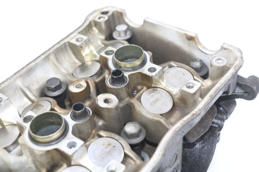 photo de FRONT CYLINDER HEAD HONDA VFR FI RC46 800 (1998 - 2001) - Additional view of the item