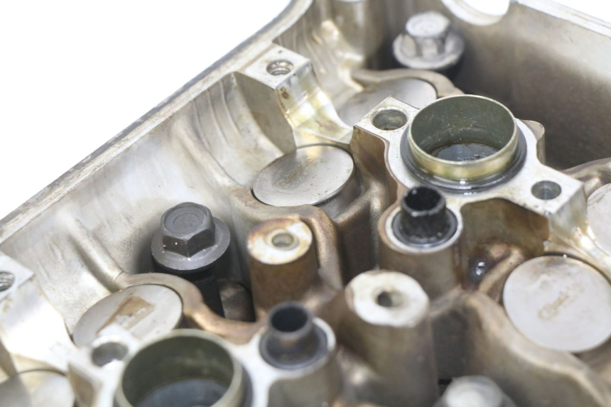 photo de FRONT CYLINDER HEAD HONDA VFR FI RC46 800 (1998 - 2001) - Distinctive features