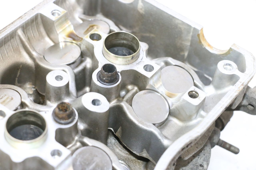 photo de FRONT CYLINDER HEAD HONDA VFR FI RC46 800 (1998 - 2001) - Distinctive features