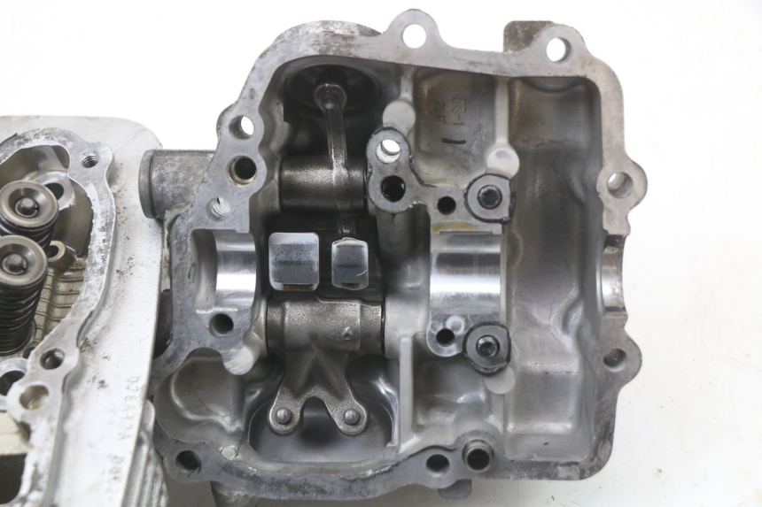 photo de FRONT CYLINDER HEAD SUZUKI VL INTRUDER 125 (2004 - 2007) - Additional view of the item