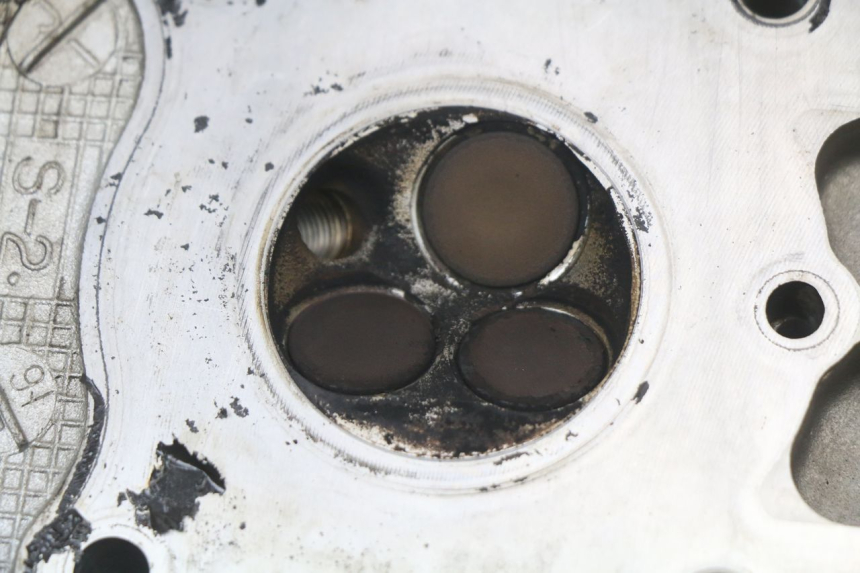 photo de FRONT CYLINDER HEAD SUZUKI VL INTRUDER 125 (2004 - 2007) - High-resolution close-up