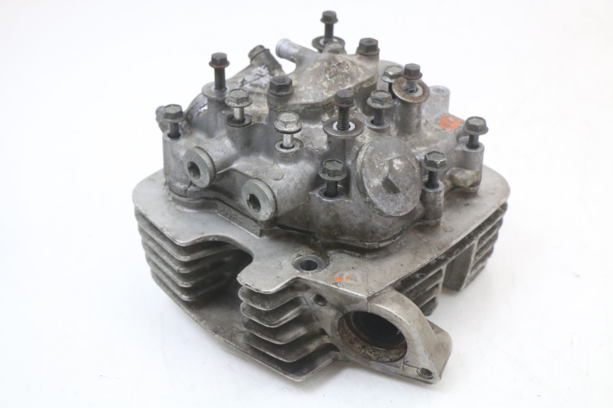 photo de FRONT CYLINDER HEAD SUZUKI VL INTRUDER 125 (2004 - 2007) - Alternative perspective