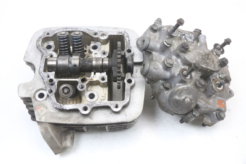 photo de FRONT CYLINDER HEAD SUZUKI VL INTRUDER 125 (2004 - 2007) - Fixing points details